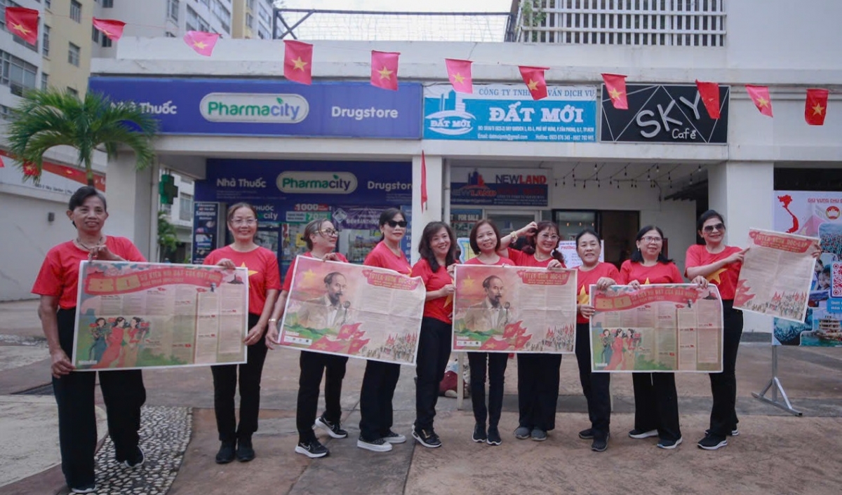 Lễ chào cờ “Tôi yêu Tổ quốc tôi” và đồng diễn tuổi trẻ Tân Hưng