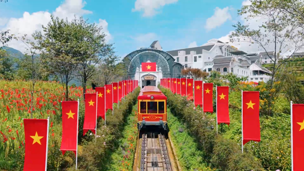 Không khí lễ hội tràn ngập Fansipan dịp 2/9