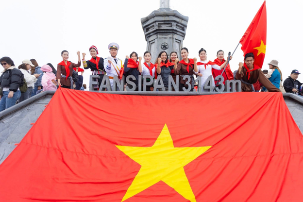 Không khí lễ hội tràn ngập Fansipan dịp 2/9