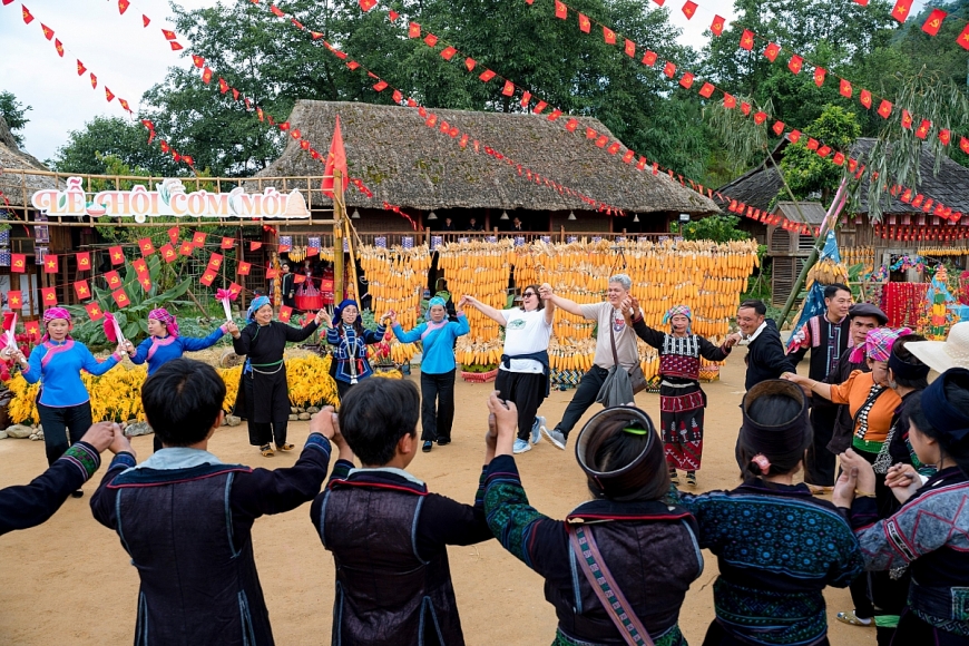 Không khí lễ hội tràn ngập Fansipan dịp 2/9