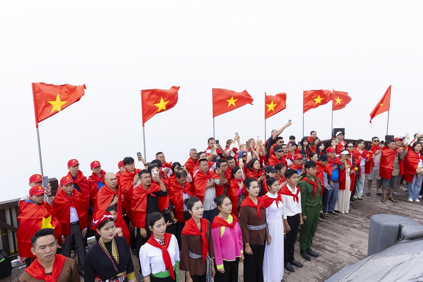 Không khí lễ hội tràn ngập Fansipan dịp 2/9