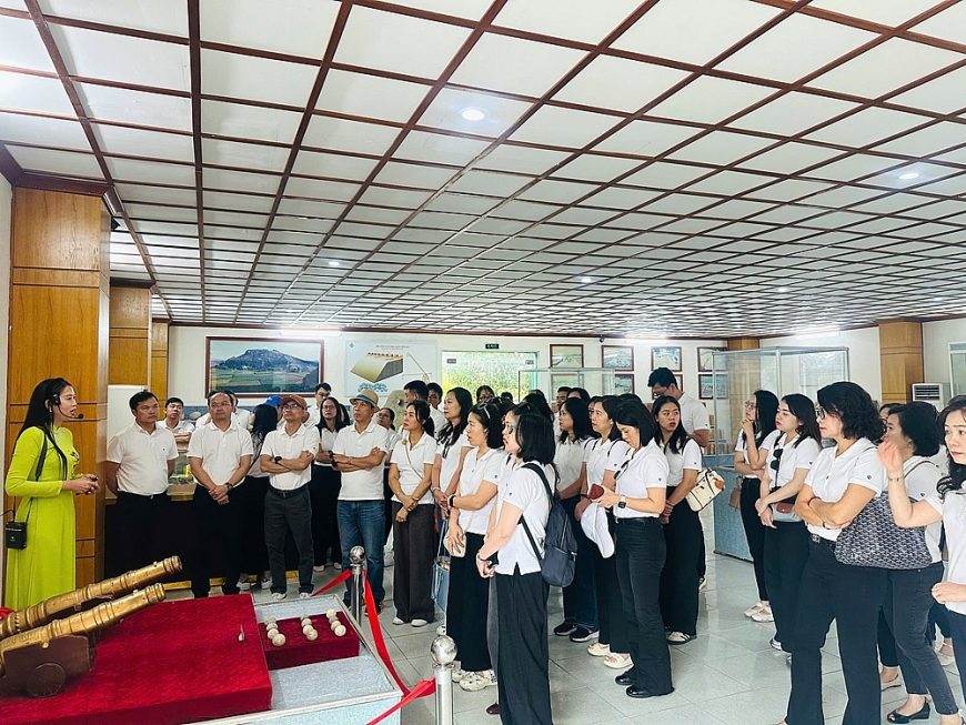 Di sản Thành nhà Hồ hút du khách trong kỳ nghỉ lễ