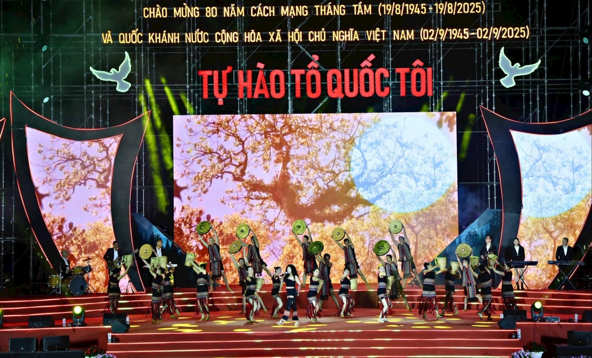 Chương trình văn nghệ mừng Lễ Quốc Khánh tại Lâm Đồng ngadn hoa