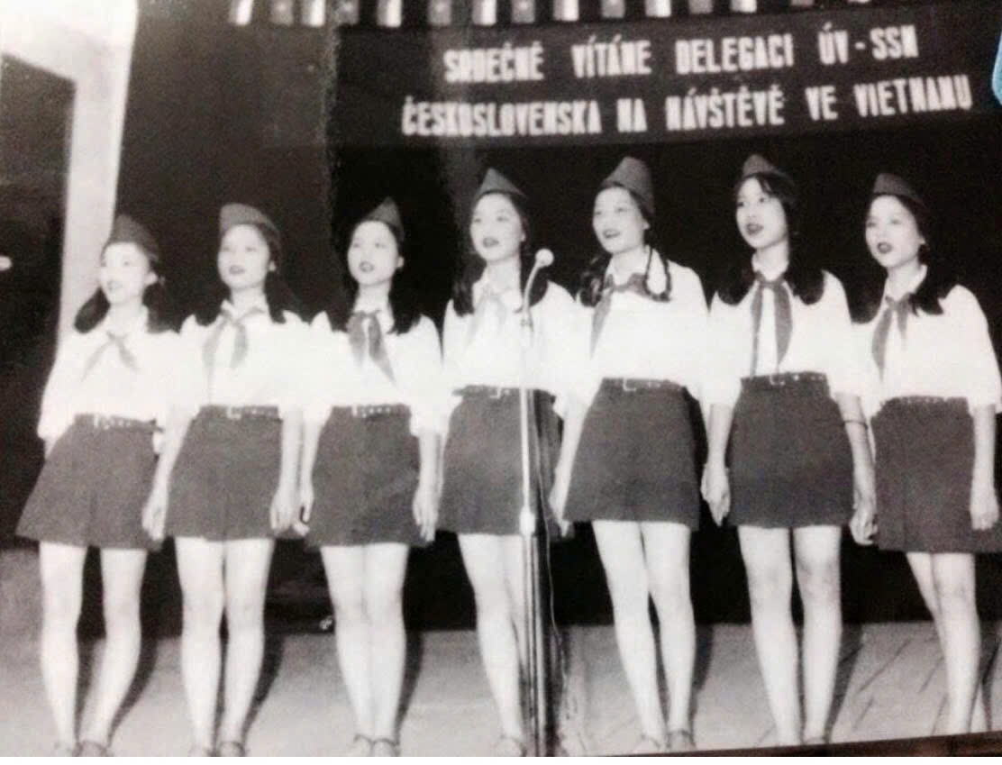 Tốp ca Hoạ Mi năm 1975