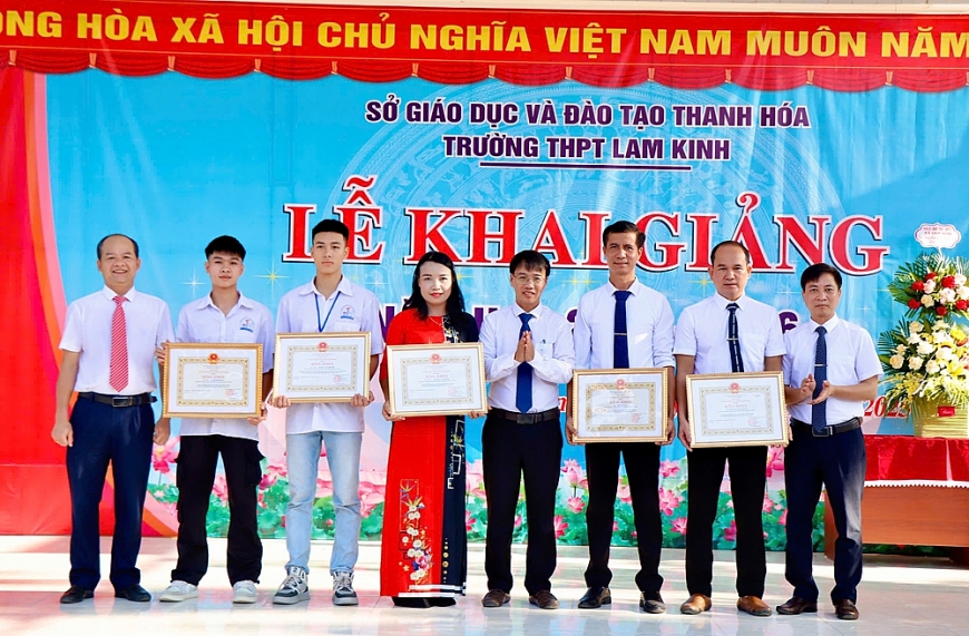 Học sinh Thanh Hóa nô nức trong ngày khai giảng năm học mới 2025-2026