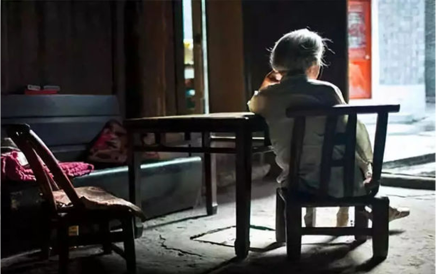 Nỗi lo cô đơn khi về già 