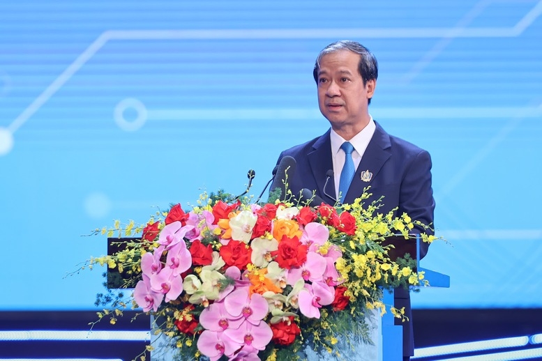 Bộ trưởng Bộ Giáo dục và Đào tạo Nguyễn Kim Sơn trình bày diễn văn kỷ niệm 80 năm truyền thống ngành Giáo dục và khai giảng năm học 2025-2026