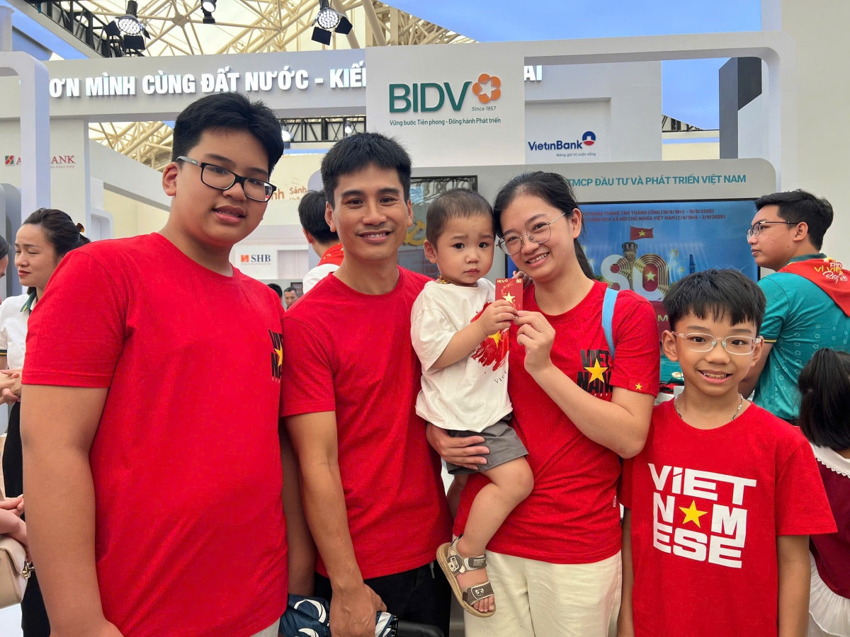 Gần 10 ngàn người ghé thăm gian hàng BIDV tại triển lãm 80 năm Thành tựu Đất nước