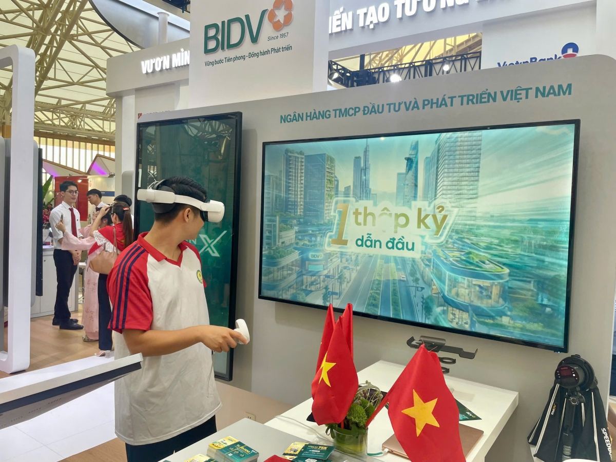 Gần 10 ngàn người ghé thăm gian hàng BIDV tại triển lãm 80 năm Thành tựu Đất nước