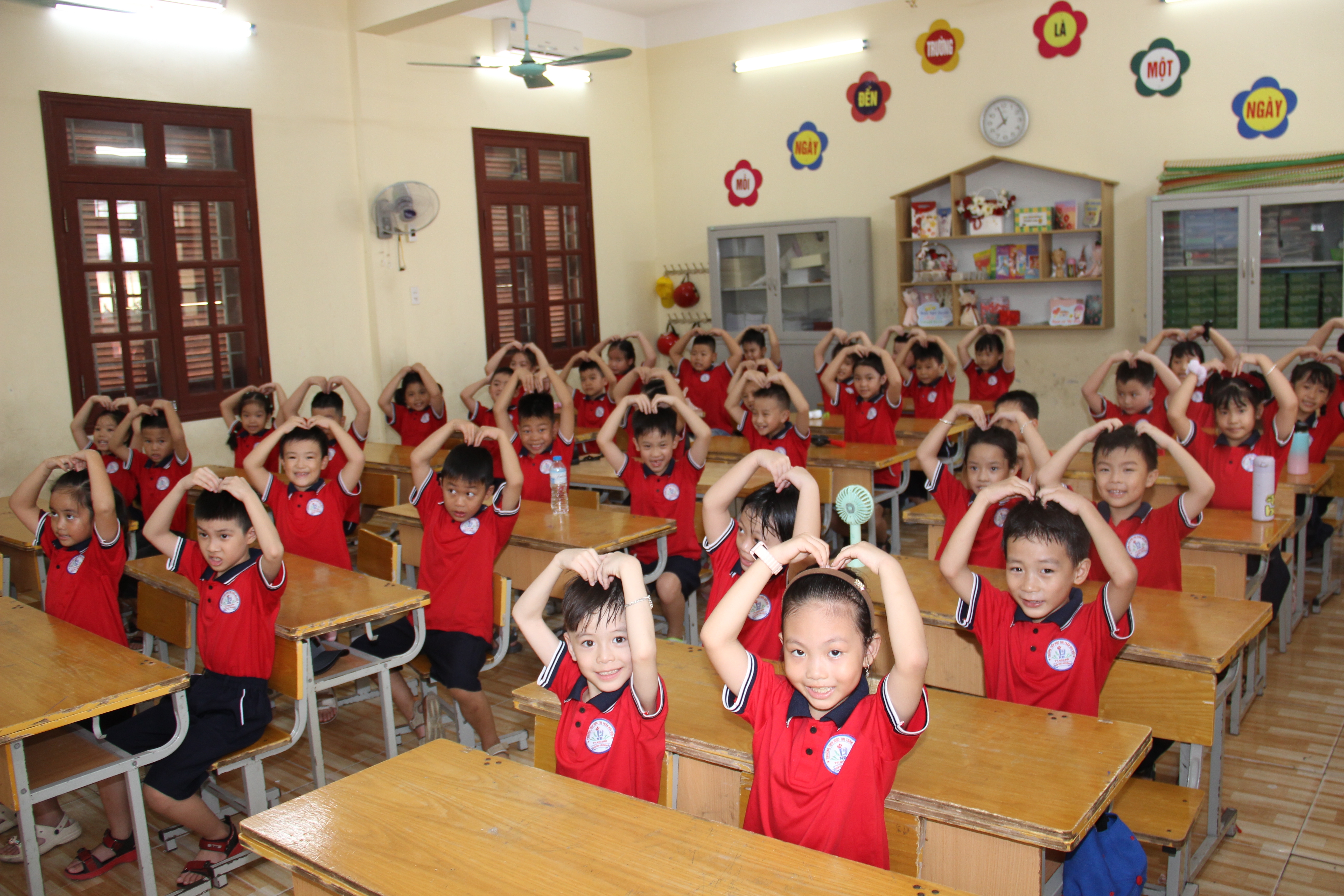 Mỗi ngày đến trường là một ngày vui.