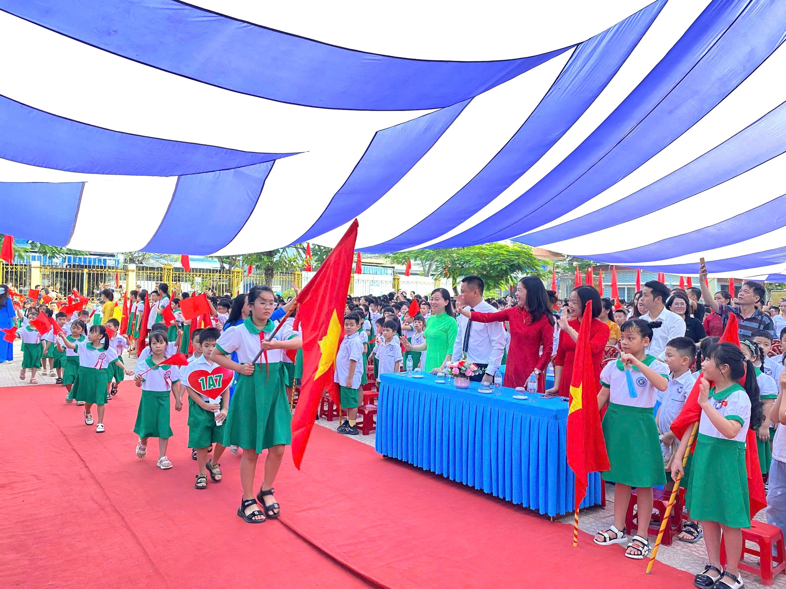 Quang cảnh buổi lễ khai giảng năm học mới.