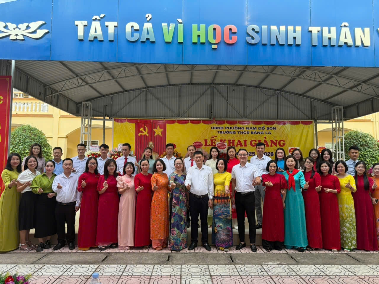 Thầy và trò nhà trường bước vào năm học mới với quyết tâm thi đua dạy tốt – học tốt, tiếp tục vun đắp truyền thống vẻ vang của ngôi trường thân yêu