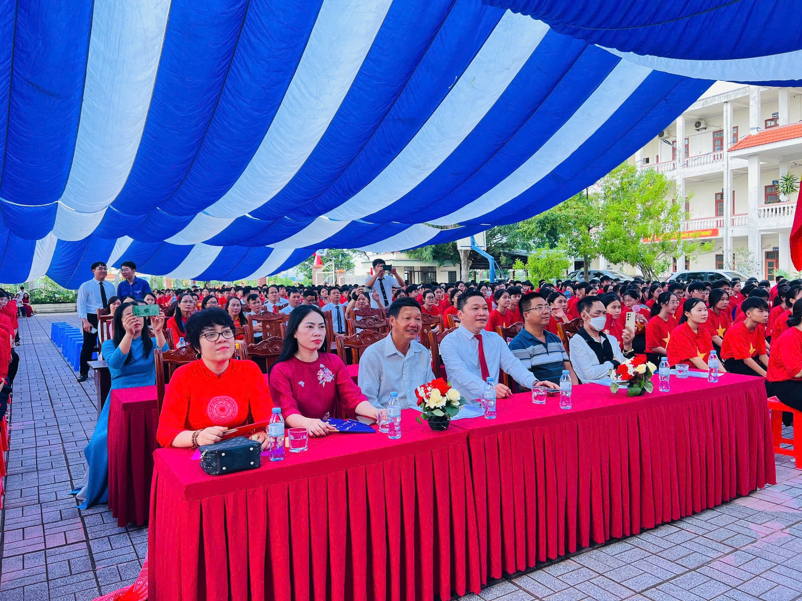 Các đại biểu tham dự buổi Lễ.