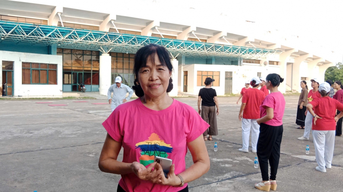  Bà Trần Mai Hường, Chủ nhiệm CLB Tự chăm sóc Sức khỏe tổ 12, phường Đại Mỗ (Hà Nội) 