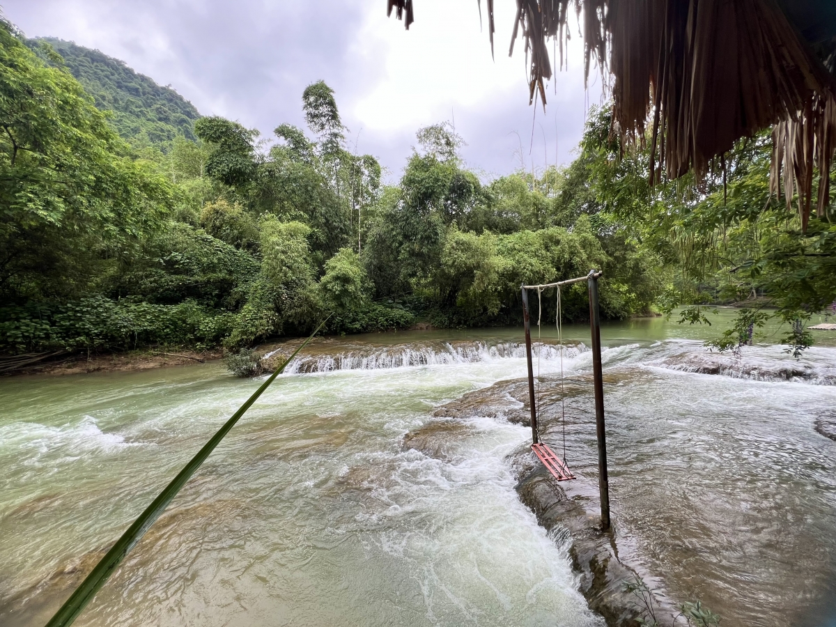 Dịch vụ tắm Suối Mây  tại Homstay Bỏ phố về rừng (gần Thác Mây) cũng là một trải nghiệm thú vị