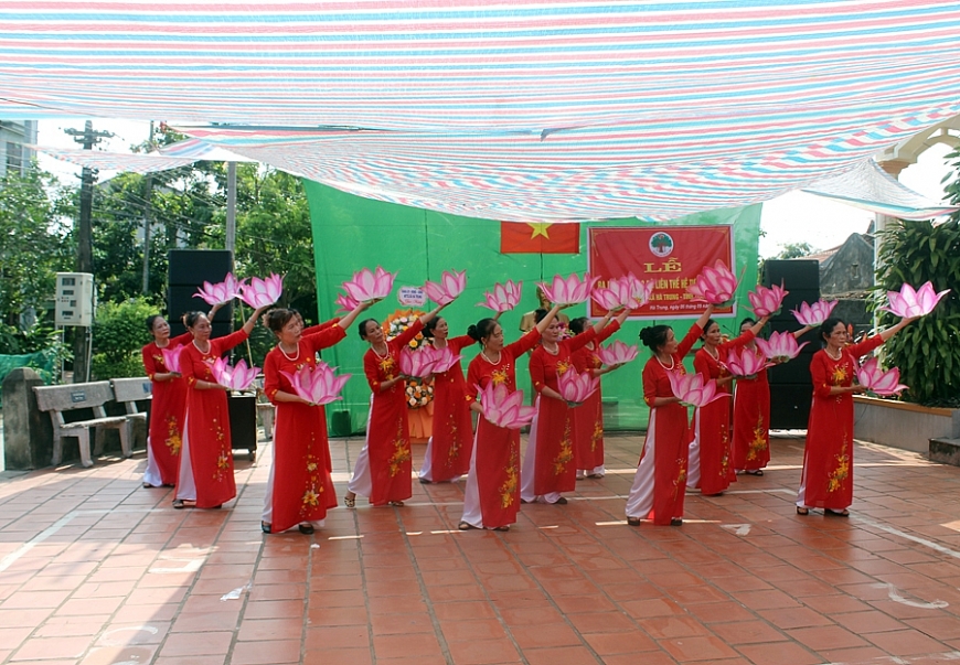 Ra mắt CLB Liên thế hệ tự giúp nhau thôn Trang Các