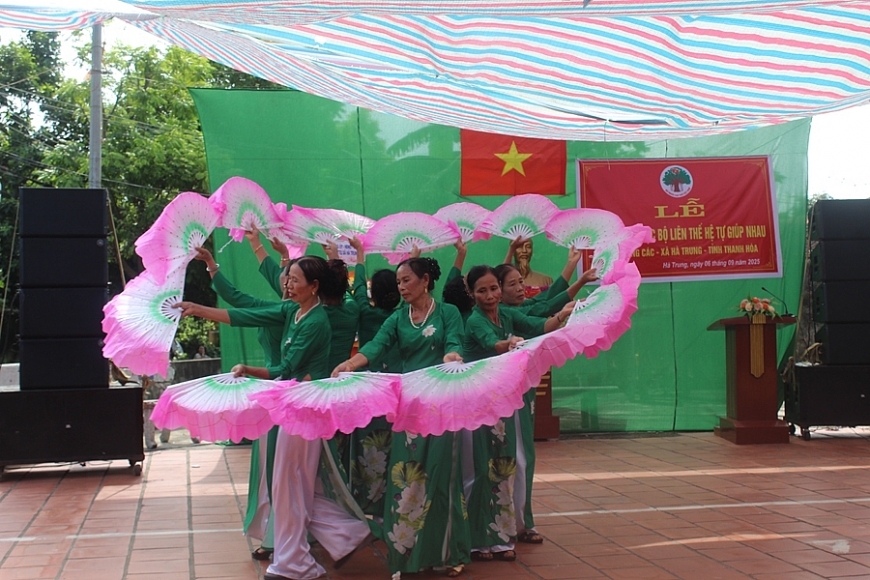 Ra mắt CLB Liên thế hệ tự giúp nhau thôn Trang Các