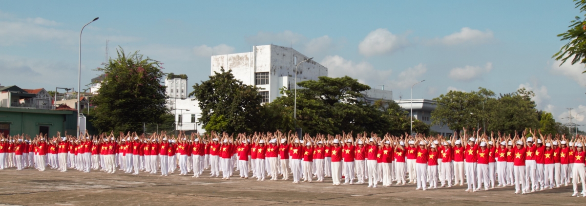 Gần 1.000 người cao tuổi đồng diễn dưỡng sinh và dân vũ tại Ngày hội Sức khỏe 2025