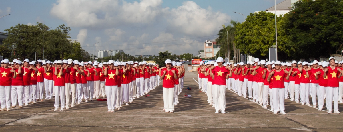Gần 1.000 người cao tuổi đồng diễn dưỡng sinh và dân vũ tại Ngày hội Sức khỏe 2025