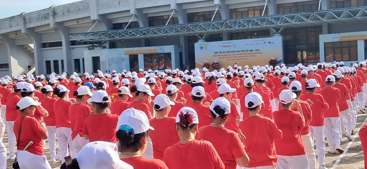 Gần 1.000 người cao tuổi đồng diễn dưỡng sinh và dân vũ tại Ngày hội Sức khỏe 2025