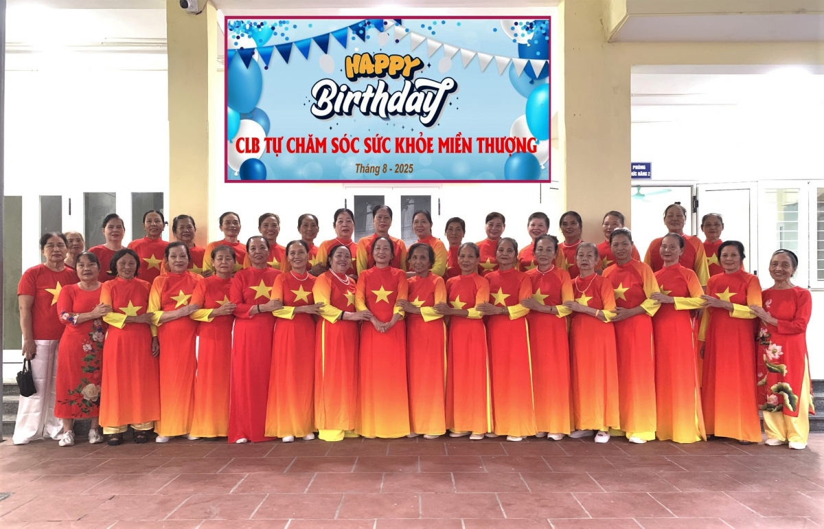 Các thành viên CLB tự chăm sóc sức khỏe miền Thượng Tây Tựu, TP Hà Nội