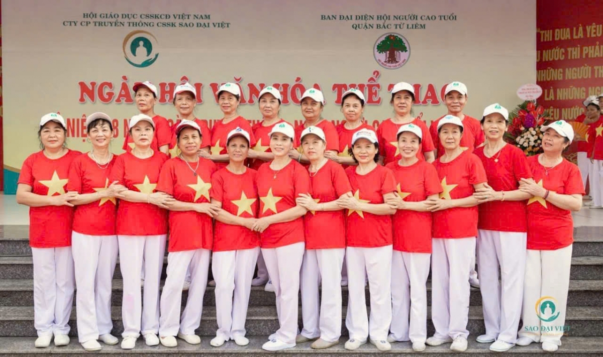 CLB Dưỡng sinh kinh lạc Tổ 8 Đức Thắng, phường Đông Ngạc tham gia Ngày hội sức khỏe người cao tuổi năm 2025