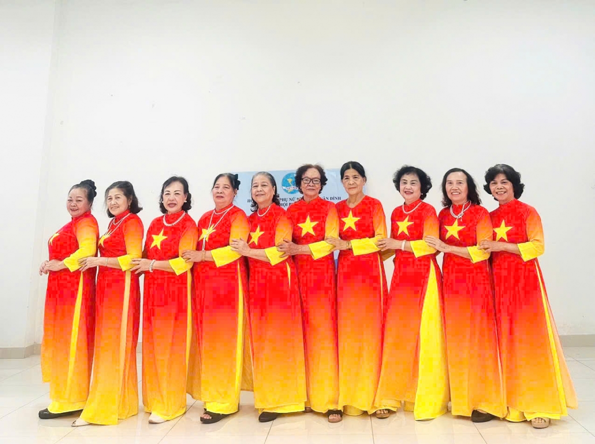 CLB Tự chăm sóc Sức khỏe Người cao tuổi tổ 15, phường Xuân Đỉnh (Hà Nội)