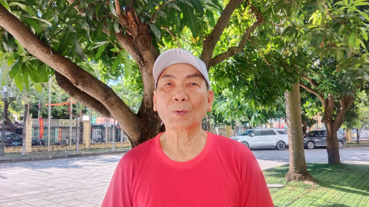 Ông Chu Đình Trọng – Chủ tịch CLB Tự chăm sóc Sức khỏe sân 8, phường Phú Diễn (Hà Nội) tham gia Ngày hội Sức khỏe Người cao tuổi Việt Nam năm 2025, lan tỏa tinh thần “Tuổi cao – Gương sáng