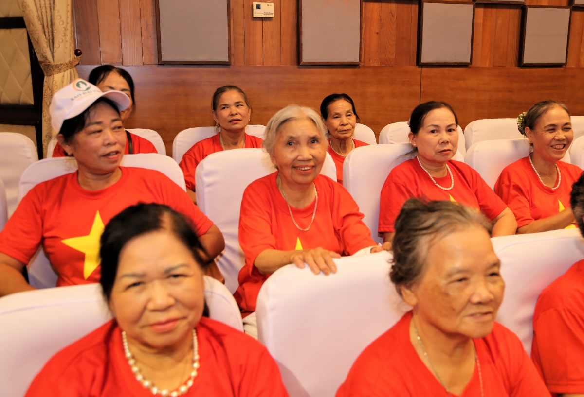 Cụ Ngô Thị Ngọ luyện tập dưỡng sinh để sống vui, khỏe, có ích