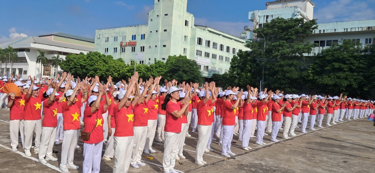Màn đồng diễn đẹp mắt tại Ngày hội sức khỏe người cao tuổi 2025