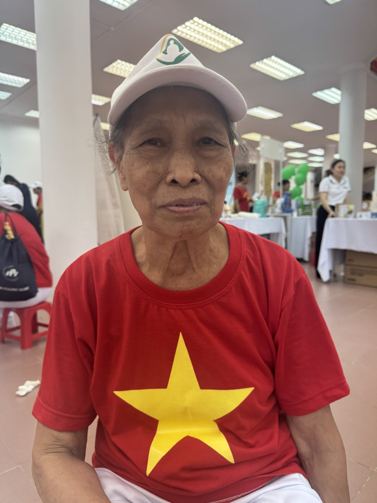 Đến với ngày hội chăm sóc sức khoẻ, bà Lê Thị Hoà có cơ hội học hỏi từ các CLB khác