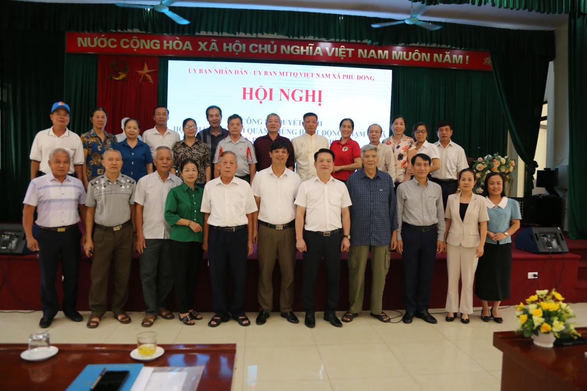 Các đại biểu chụp ảnh lưu niệm Các đại biểu chụp ảnh lưu niệm