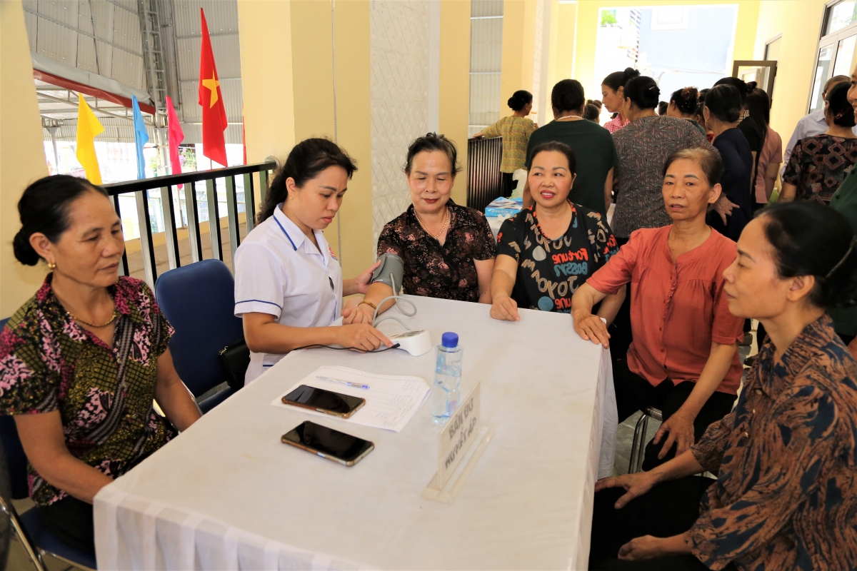 Kiểm tra sức khỏe tại buổi sinh hoạt CLB LTHTGN