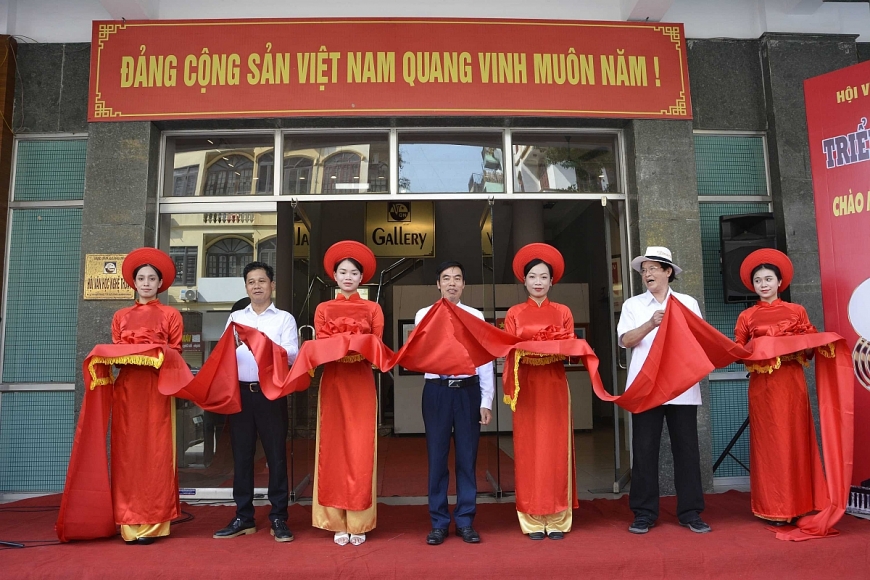 Hội đã tổ chức Khai mạc triển lãm 100 tác phẩm mỹ thuật và nhiếp ảnh của các nghệ sĩ Quảng Ninh phản ảnh những thành tựu nổi bật trong công cuộc xây dựng đất nước và của tỉnh Quảng Ninh trong những năm qua