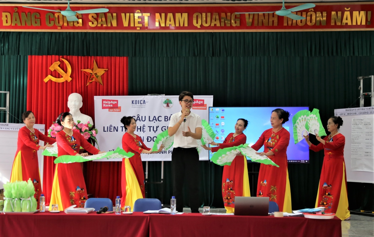 Tiết mục văn nghệ của CLB LTHTGN thôn Đoài Khê