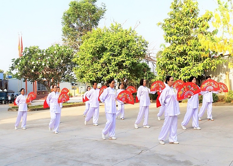 Biểu diễn thể dục dưỡng sinh của NCT xã Cần Đước