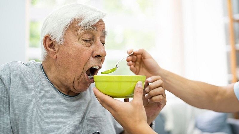 Tầm quan trọng của dinh dưỡng đối với người bệnh liệt nửa người