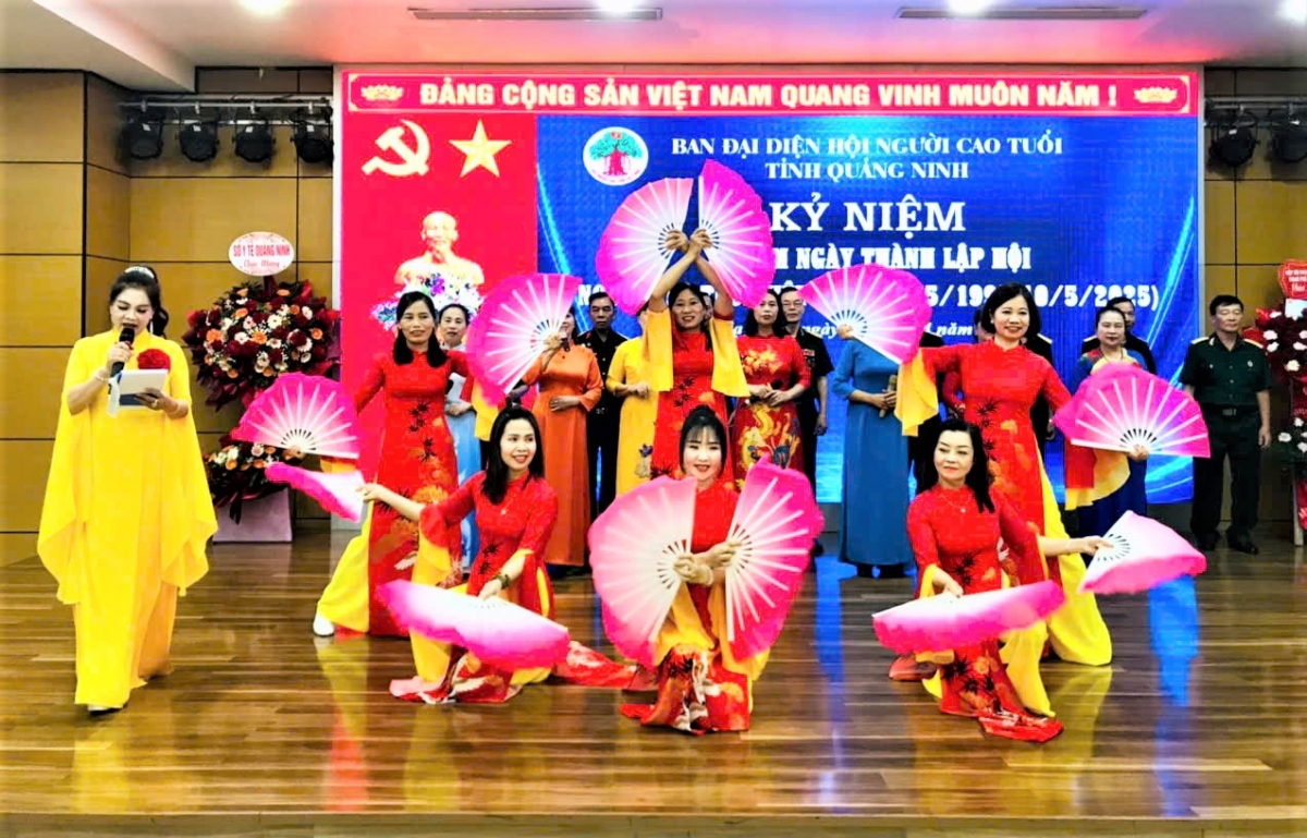 Tiêt mục văn nghệ của NCT tỉnh Quảng Ninh