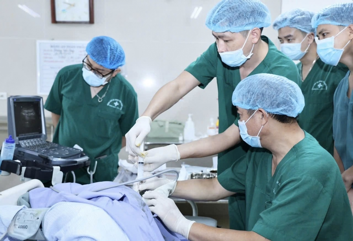 Bệnh viện Đa khoa tỉnh Ninh Bình là Bệnh viện tuyến tỉnh cập nhật, áp dụng nhiều phương pháp điều trị, chăm sóc bệnh nhân tiên tiến, hiện đại trong đó có ERAS