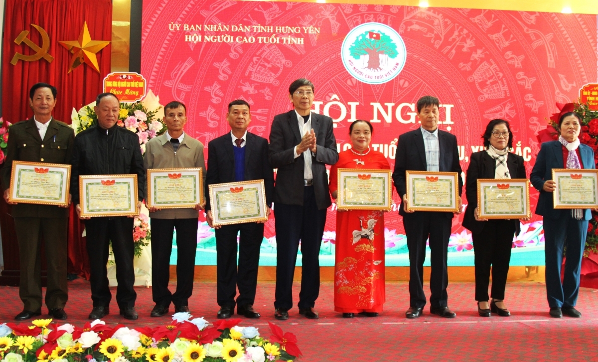 Hưng Yên: Người cao tuổi góp sức xây dựng nông thôn mới