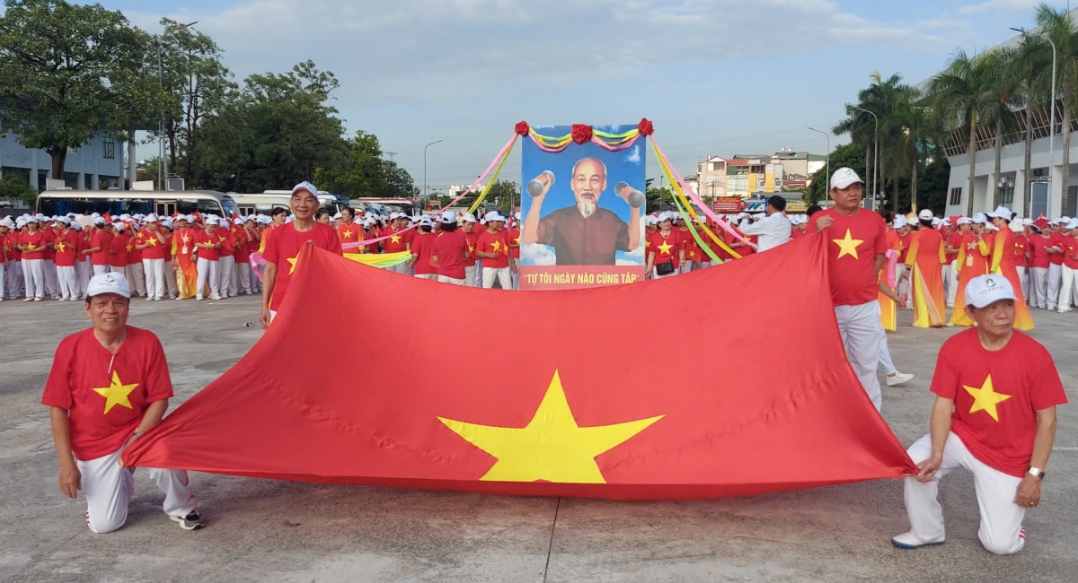 CLB Tự chăm sóc sức khỏe phường sân 8, phường Phú Diễn tại Ngày hội sức khỏe người cao tuổi năm 2025