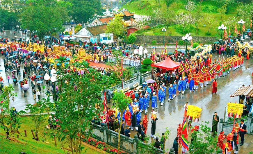  Lễ rước Đức ông trong ngày lễ hội. (Ảnh: Ban Quản lý Di tích).