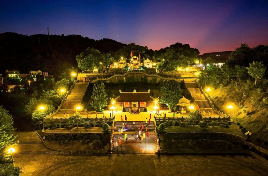  Toàn cảnh khu di tích  lịch sử quốc gia đặc biệt Đền Cửa ông về đêm. (Ảnh: Ban Quản lý Di tích)