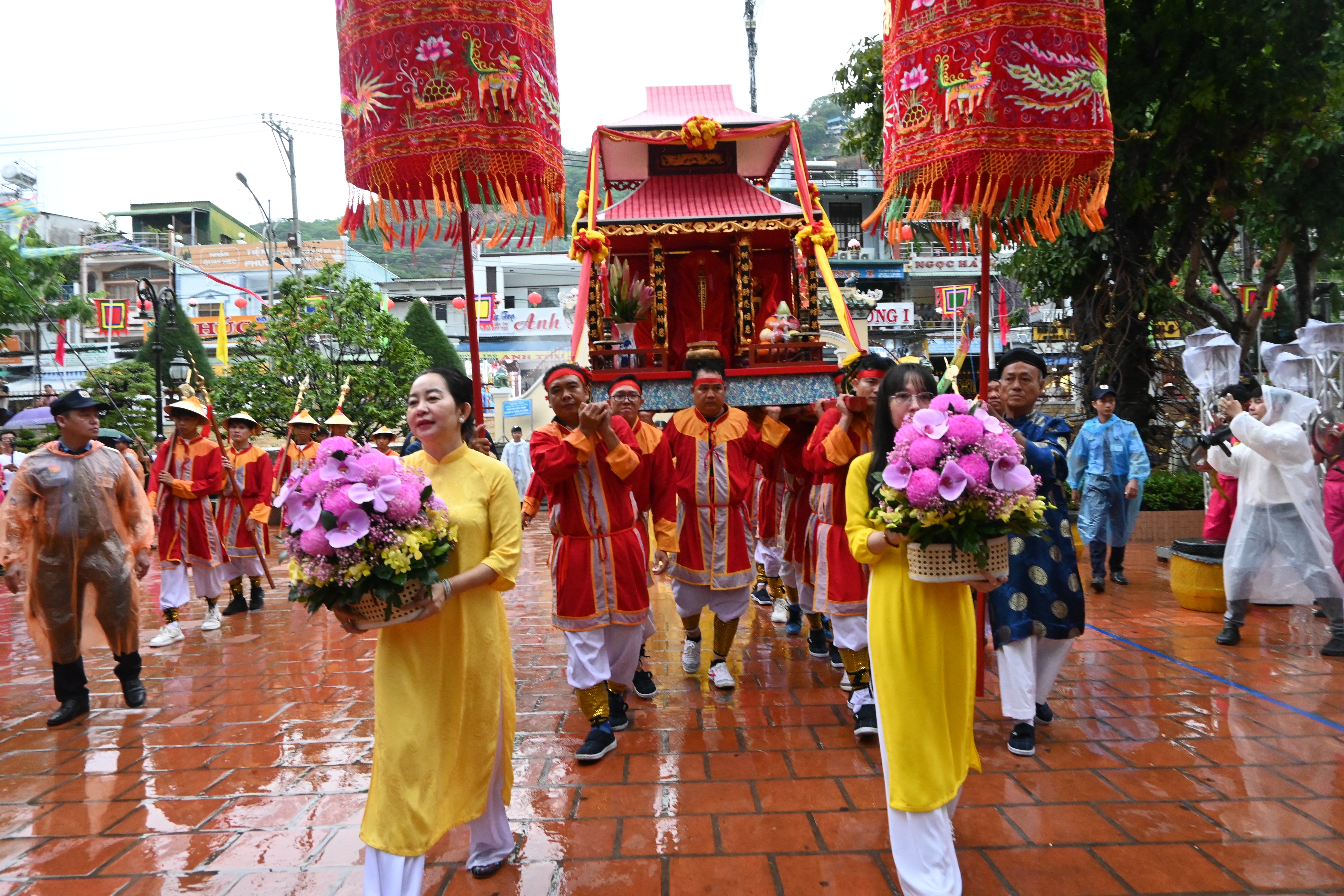 Chùa Bà Châu Đốc: Điểm du lịch tâm linh hấp dẫn người cao tuổi