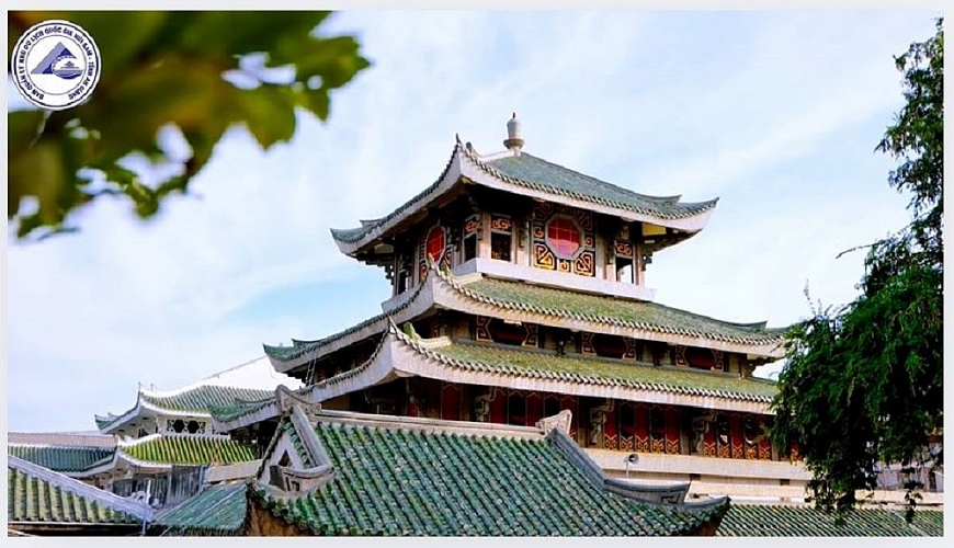 Hành hương Chùa Bà Châu Đốc: Điểm du lịch tâm linh hấp  người cao tuổi