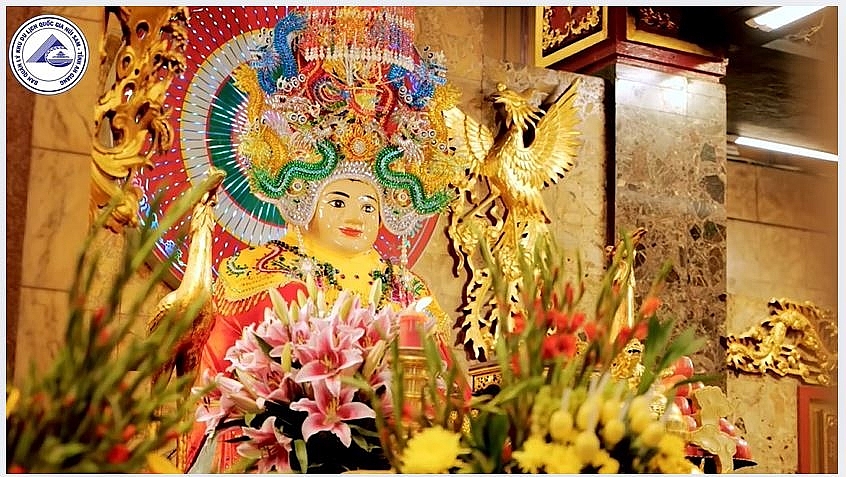 Hành hương Chùa Bà Châu Đốc: Điểm du lịch tâm linh hấp  người cao tuổi