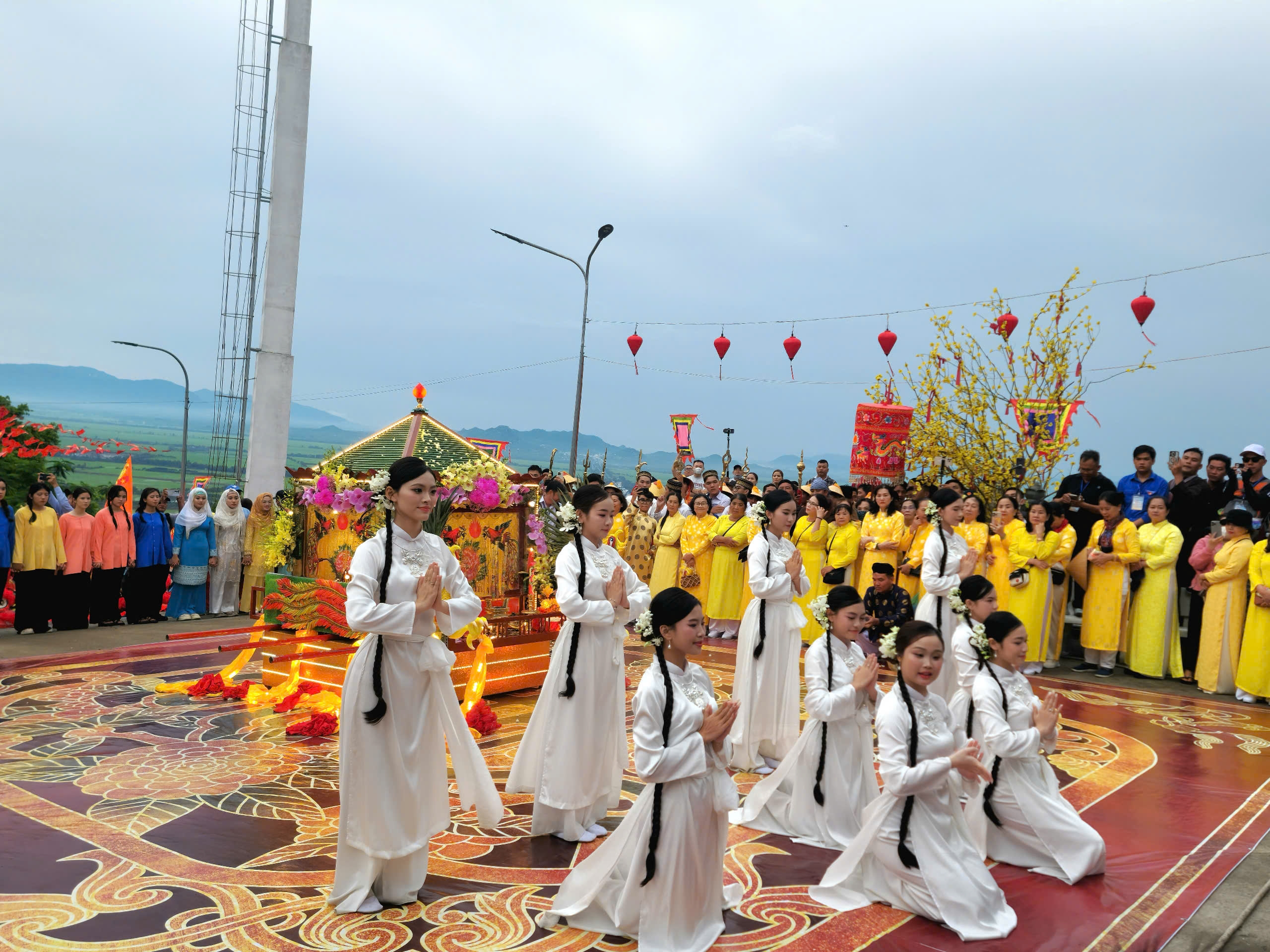 Chùa Bà Châu Đốc: Điểm du lịch tâm linh hấp dẫn người cao tuổi