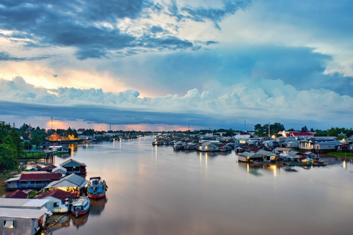 Hành hương Chùa Bà Châu Đốc: Điểm du lịch tâm linh hấp  người cao tuổi