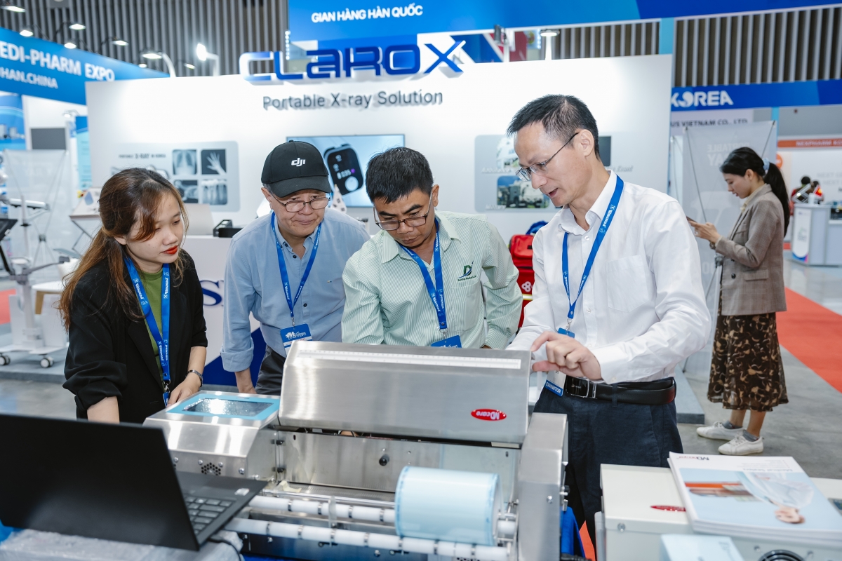 Thiết bị đóng gói khử trùng y tế dùng một lần