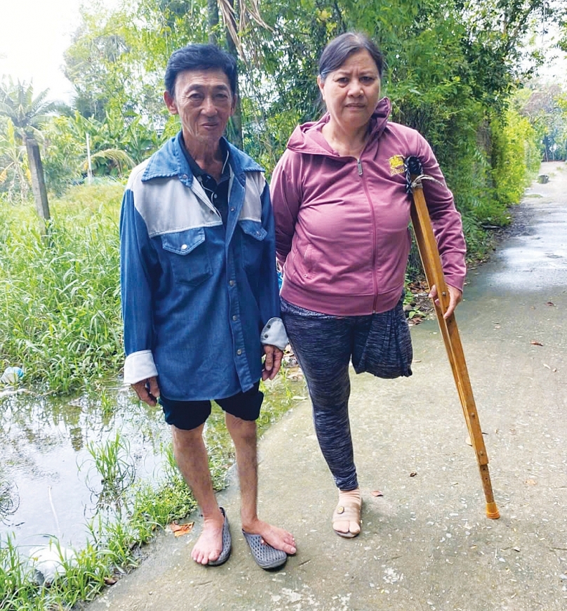  vẫn đi xe lăn hơn 20km đến cơ quan làm bảo vệ